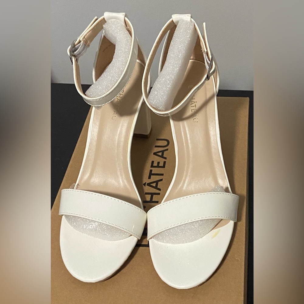 Le Chateau white block heel sandals size 6